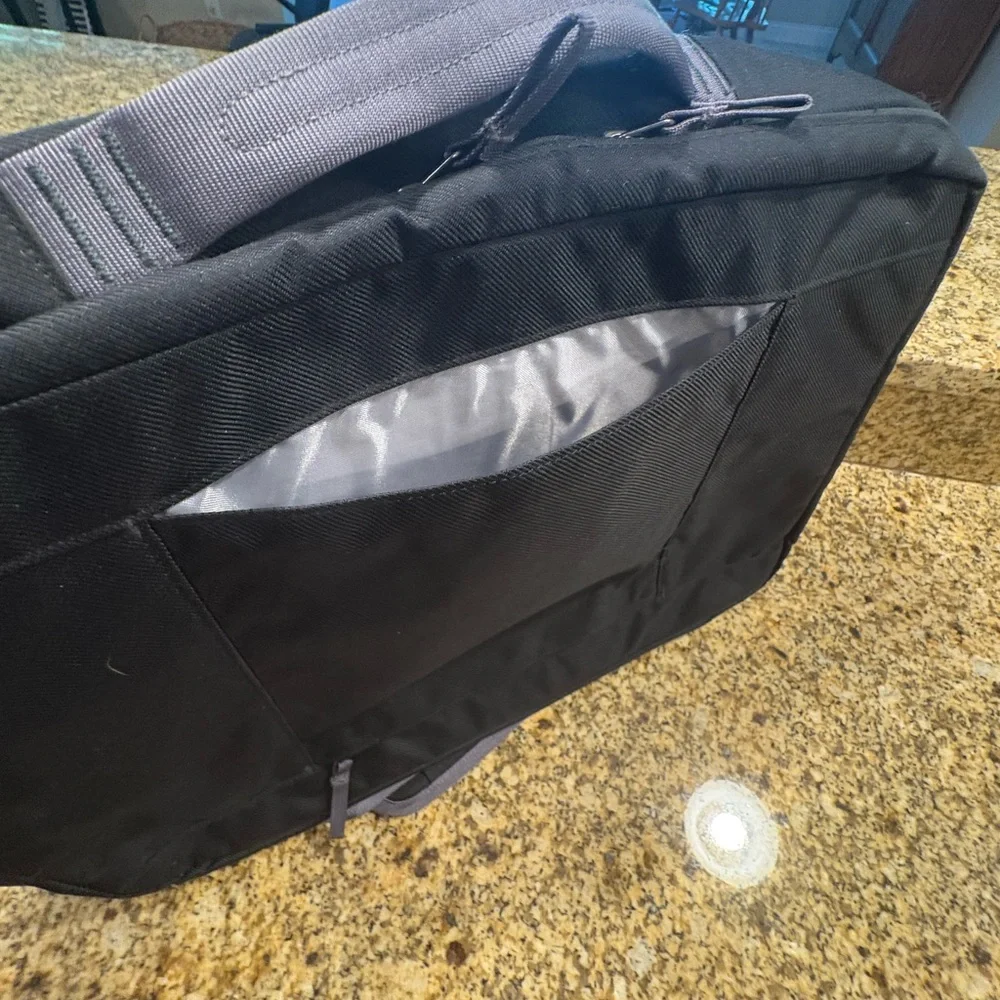 Patagonia Black Polyester Padded Laptop Computer School Business Shoulder Bag
